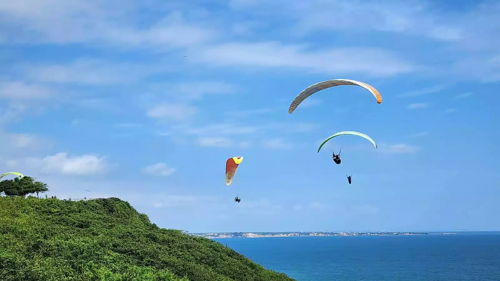 Parapente en Playa Brujas, Ruta del Spondylus, Ecuador